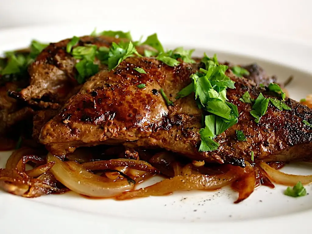 [Paleo] Lamb's Liver &amp; onions with chestnut mushrooms.http://livingintheiceage.pjgh.co.uk/2013/01/liver-onions.html